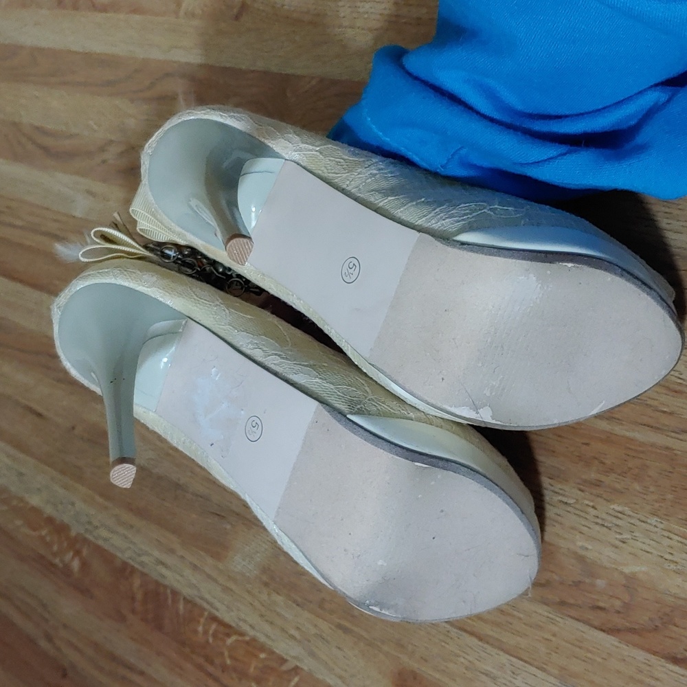 2 Lips Too Vintage Lace & Charm Heels 5.5 - Picture 11 of 15